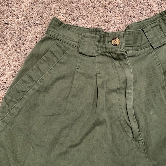 ZigZag Vintage Pleated Cotton High Rise Army Green Cargo Short - Picture 2 of 10